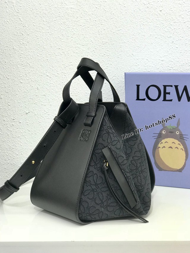 Loewe專櫃新款繡花黑色女包吊床包 羅意威經典帆布拼小牛皮Hammock bag手提肩背包 10166 lyw1194